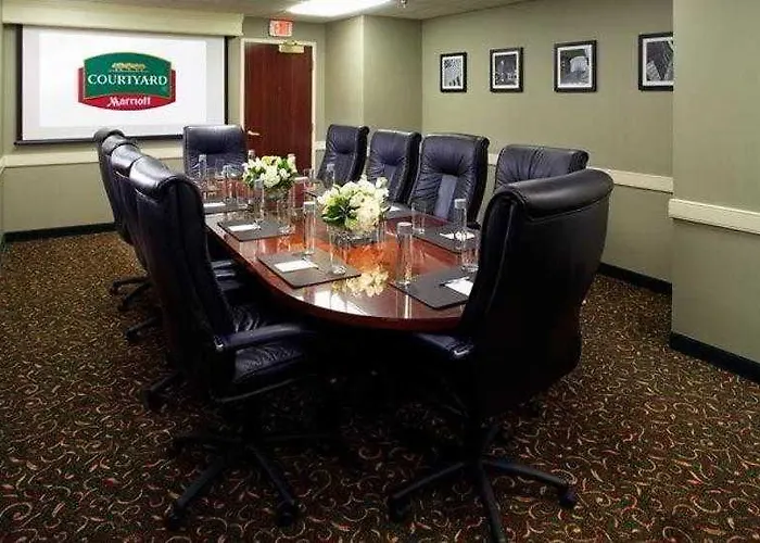 Courtyard By Marriott Downtown Hotel