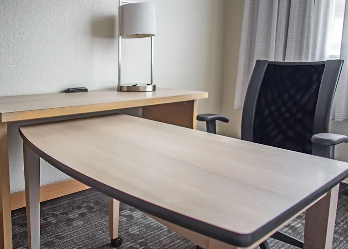 Courtyard By Marriott Downtown 3*