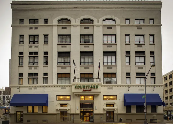 Courtyard By Marriott Downtown Hotel 3*