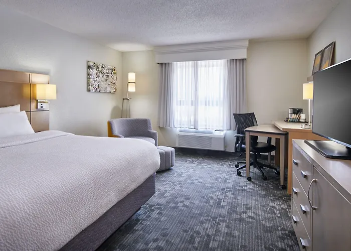 Courtyard By Marriott Downtown 3*