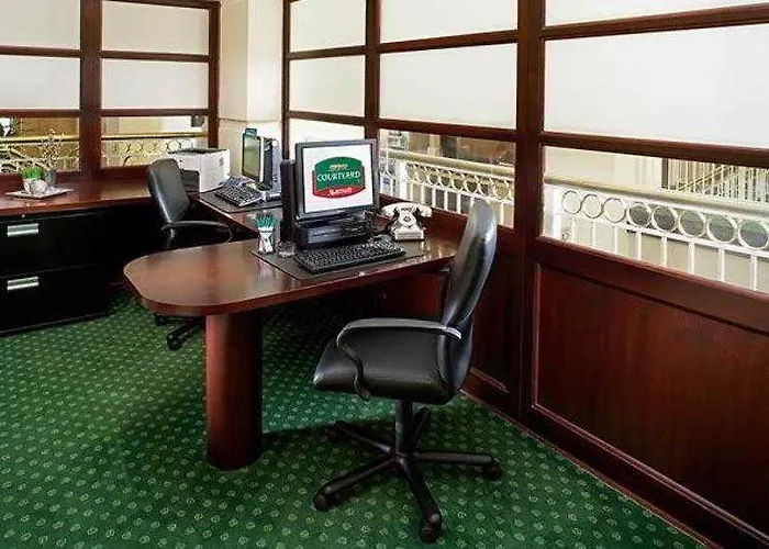 Courtyard By Marriott Downtown Hotel